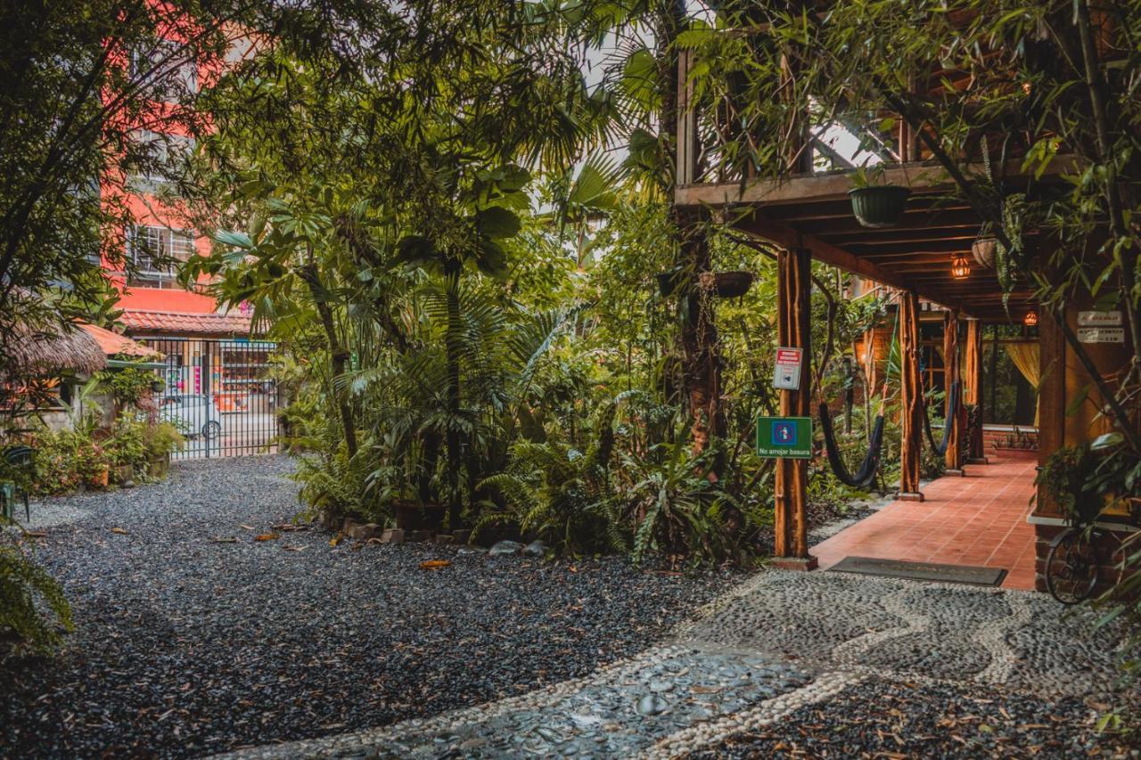 Hostal Las Palmas Puyo Exterior photo